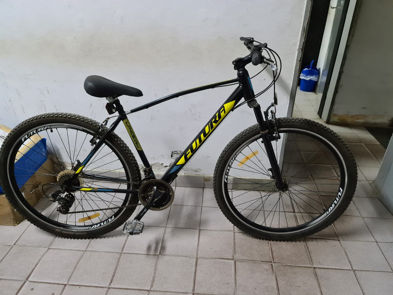 Fingió que compraba una bici robada pero era la suya: la policía detuvo al falso vendedor